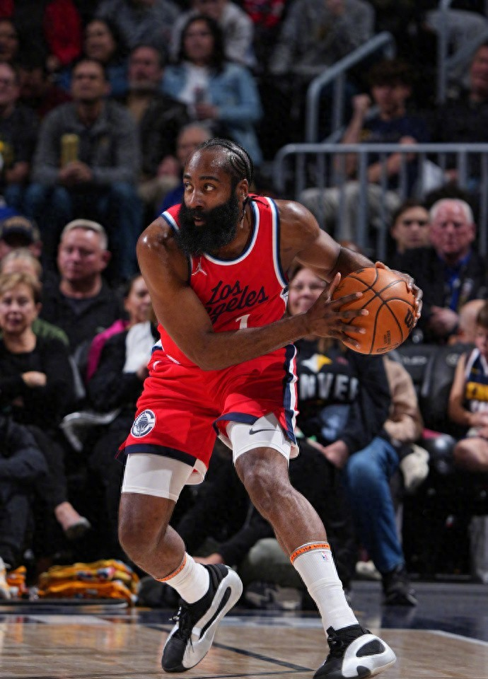 包含里程碑夜拉齐奥复出首秀;NBA季后赛集结日刷纪录;质疑声仍在;年轻球员得到机会的词条 包含里程碑夜拉齐奥复出首秀;NBA季后赛集结日刷纪录;质疑声仍在;年轻球员得到机会的词条