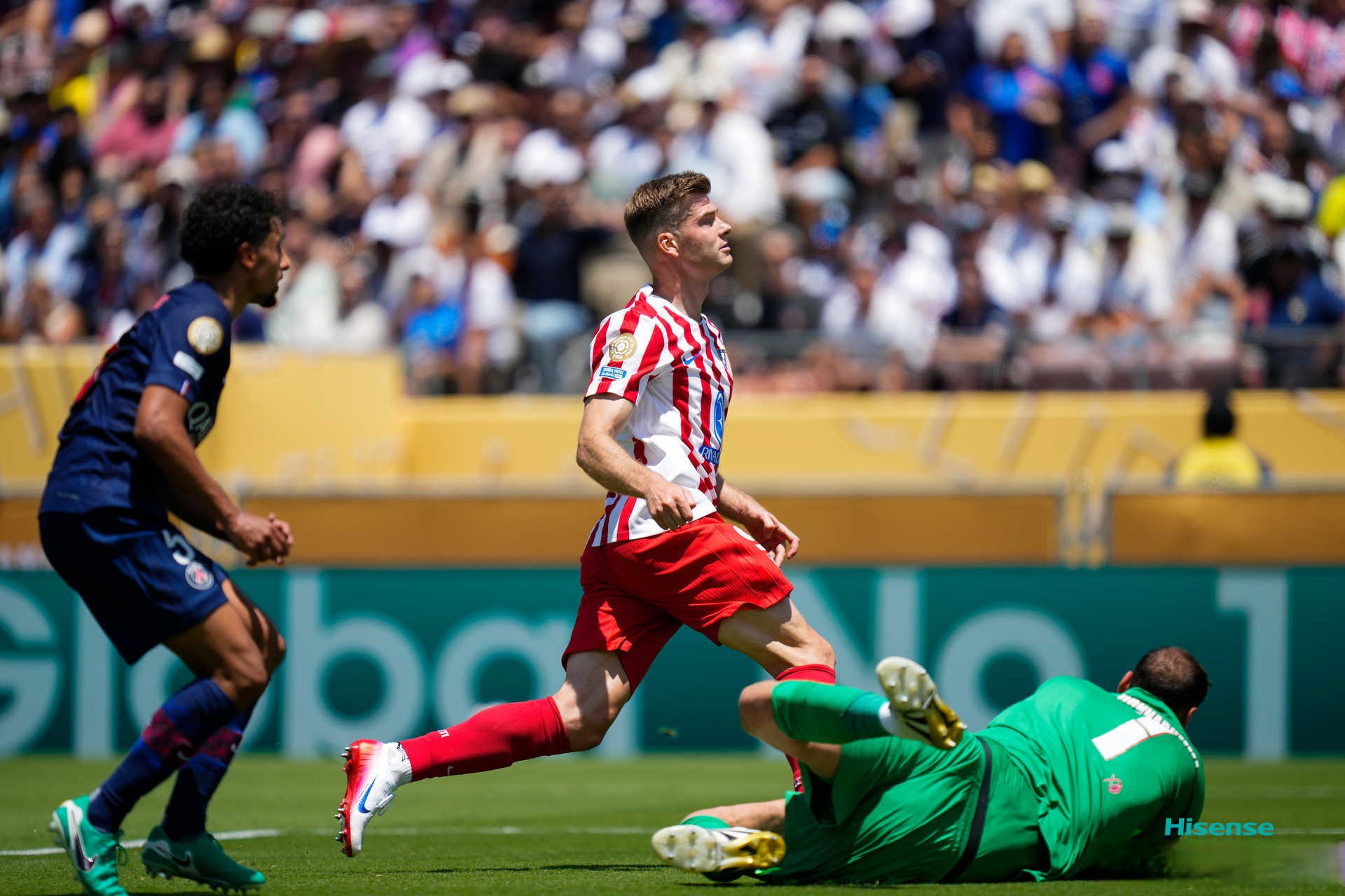 包含葡超关键时刻再迎强敌；塞维利亚伤情更新；主帅态度——更衣室稳定；临场指挥获称赞的词条