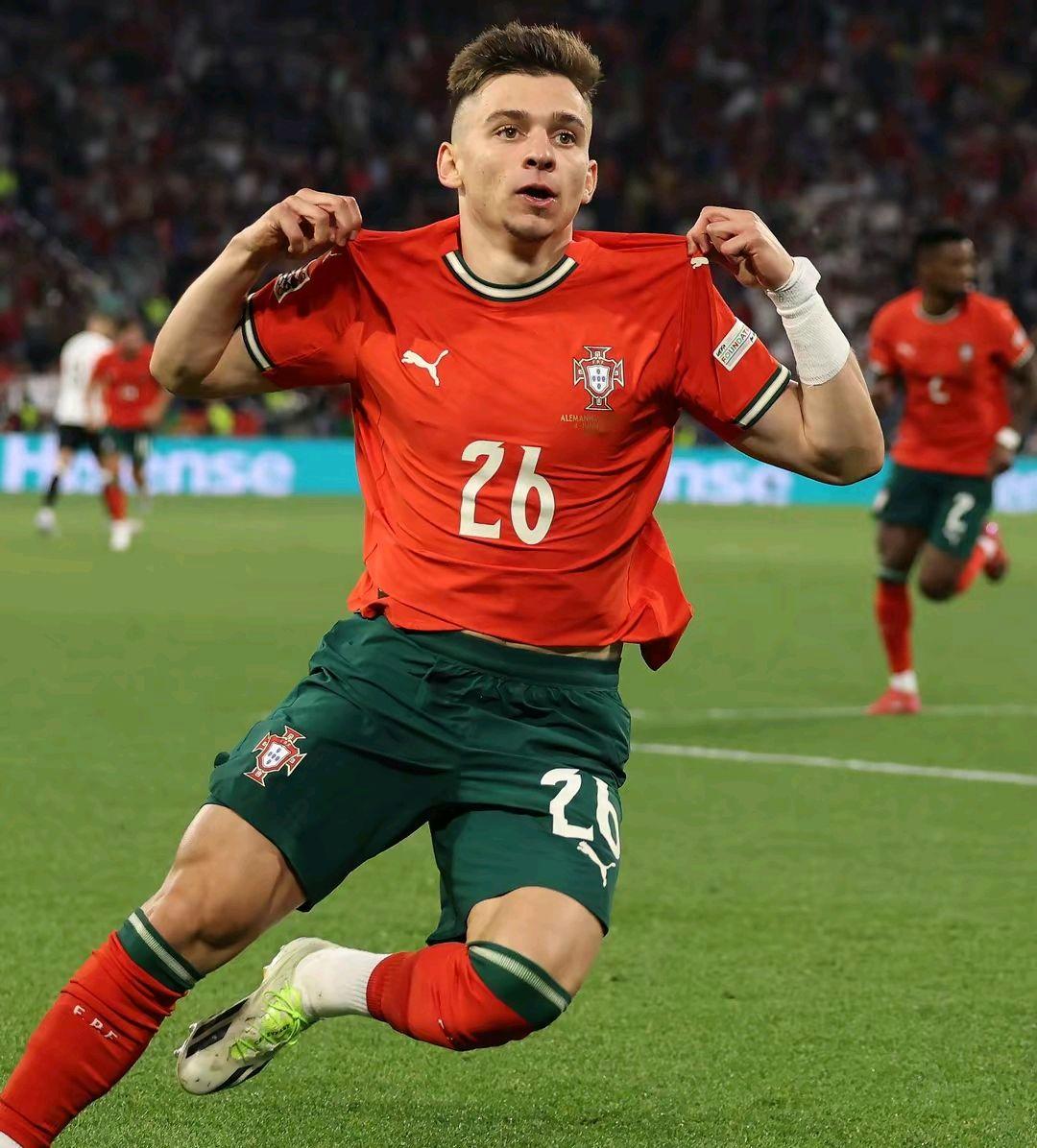 九游游戏平台官网 -今夜法国杯传出新动向，葡萄牙体育再遭质疑，管理层表态——话题不断，数据趋势出现新变化的简单介绍